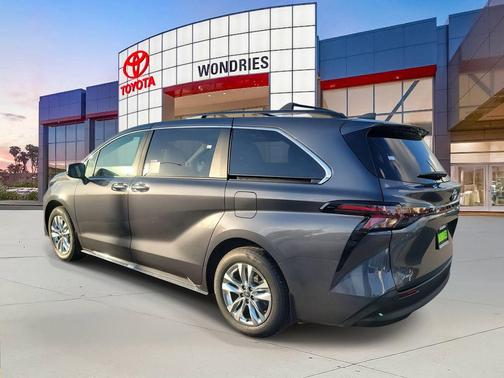 2025 Toyota Sienna XLE