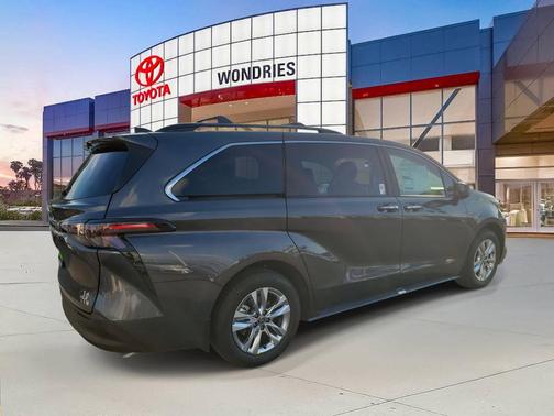 2025 Toyota Sienna XLE