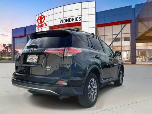 2017 Toyota RAV4 Hybrid XLE