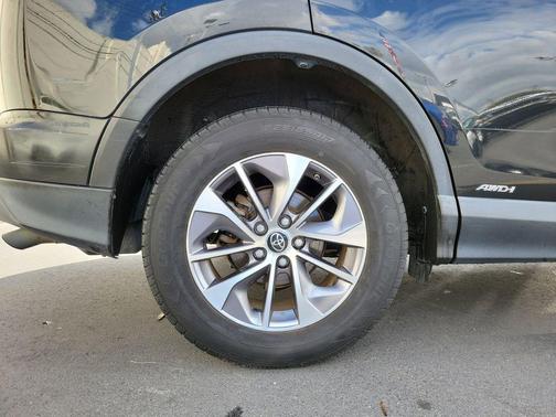 2017 Toyota RAV4 Hybrid XLE