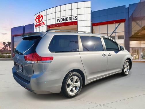 2011 Toyota Sienna LE