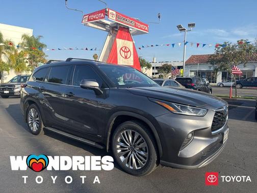 Magnetic Gray Metallic 2024 Toyota Highlander Hybrid Platinum