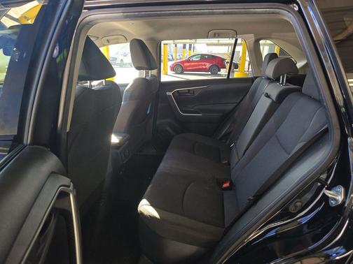 2020 Toyota RAV4 Hybrid LE