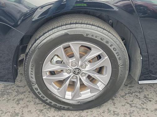 2024 Toyota Sienna LE