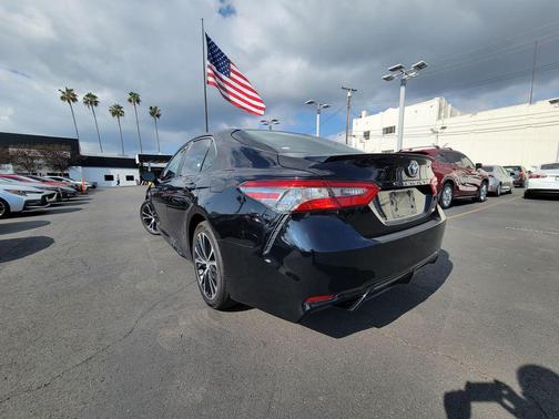 2018 Toyota Camry SE