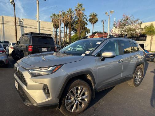 2023 Toyota RAV4 XLE Premium