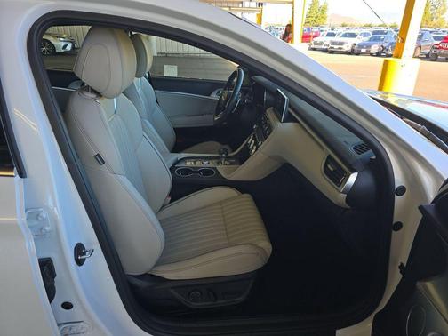 2023 Genesis G70 2.0T RWD