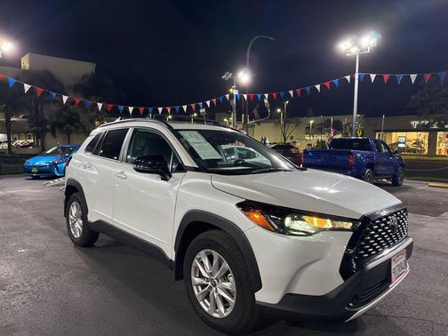 2025 Toyota Corolla Cross LE