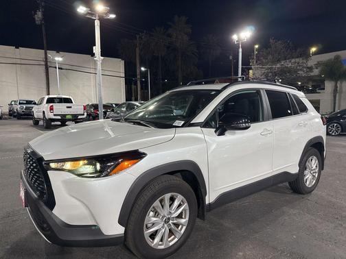 2025 Toyota Corolla Cross LE