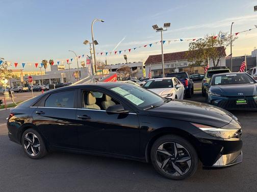 2023 Hyundai ELANTRA HEV Limited