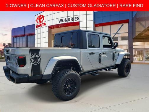 Silver Zynith Clearcoat 2022 Jeep Gladiator Willys 4x4