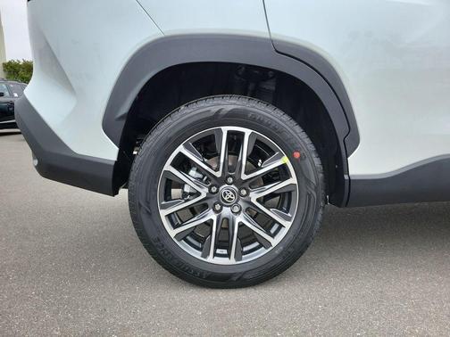 Wind Chill Pearl 2026 Toyota Corolla Cross XLE