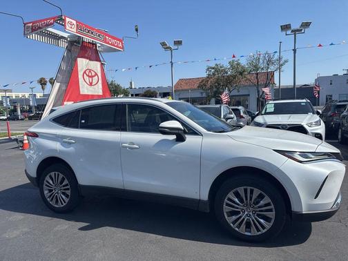 Pearl 2024 Toyota Venza XLE