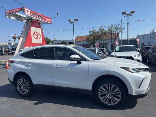 Pearl 2024 Toyota Venza XLE