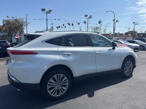 Pearl 2024 Toyota Venza XLE