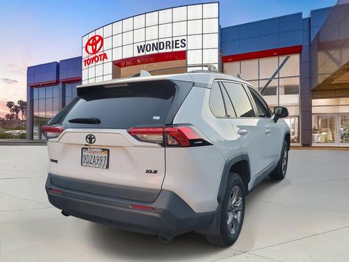 2023 Toyota RAV4 XLE