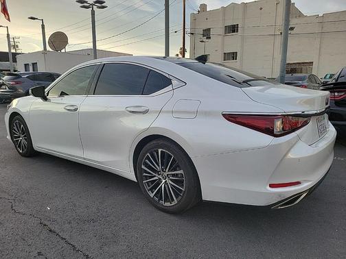 White 2022 Lexus ES 350 Premium