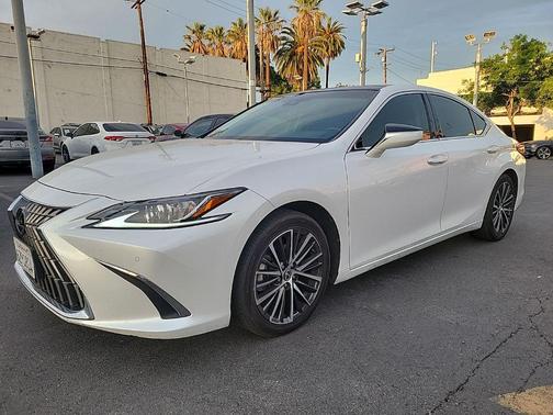 White 2022 Lexus ES 350 Premium