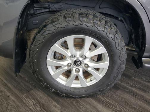 2019 Toyota Land Cruiser Base