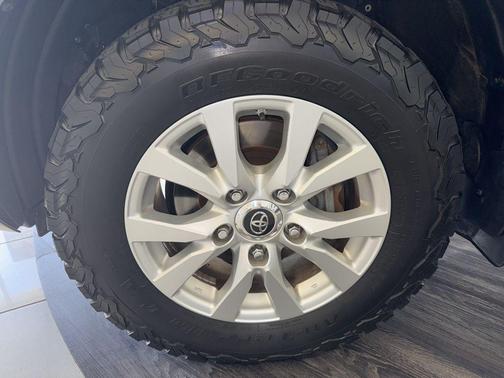 2019 Toyota Land Cruiser Base