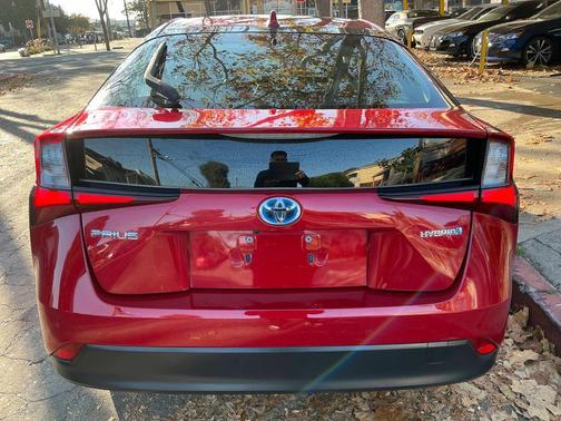 2022 Toyota Prius LE