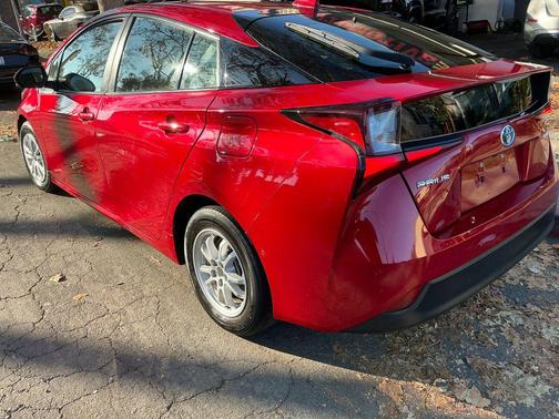 2022 Toyota Prius LE