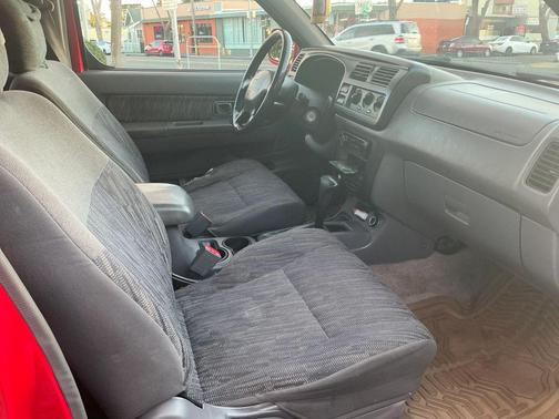 2000 Nissan Frontier SE