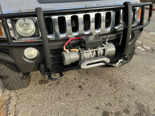 2010 Hummer H3T Base