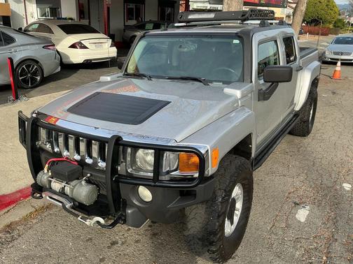 2010 Hummer H3T Base