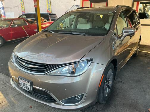 2018 Chrysler Pacifica Hybrid Limited
