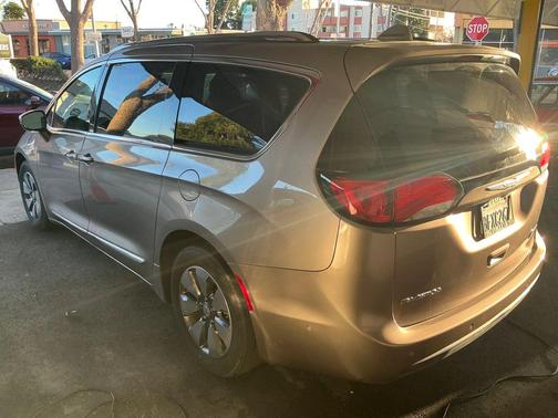 2018 Chrysler Pacifica Hybrid Limited
