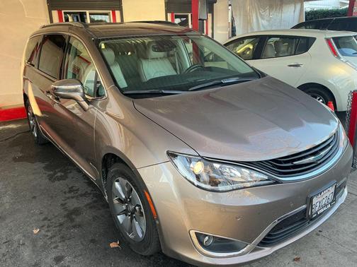 2018 Chrysler Pacifica Hybrid Limited