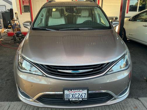 2018 Chrysler Pacifica Hybrid Limited
