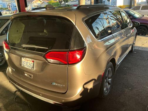 2018 Chrysler Pacifica Hybrid Limited