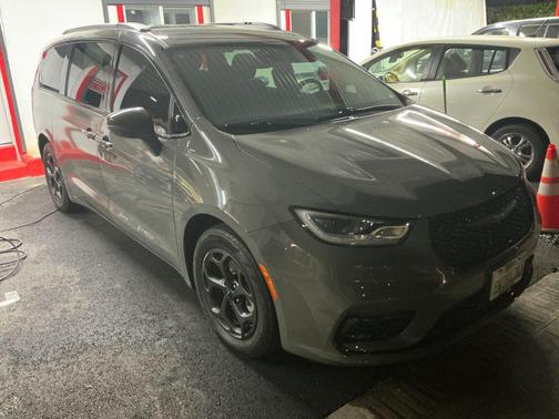 2021 Chrysler Pacifica Hybrid Touring L