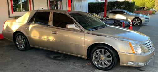 Gold 2006 Cadillac DTS Base