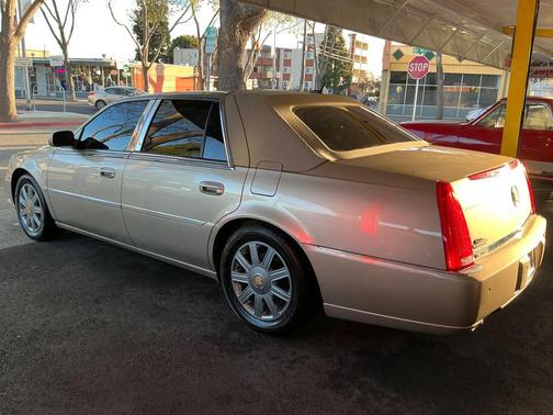 Gold 2006 Cadillac DTS Base