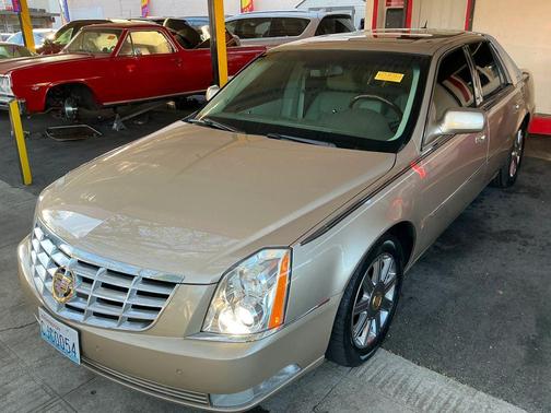Gold 2006 Cadillac DTS Base