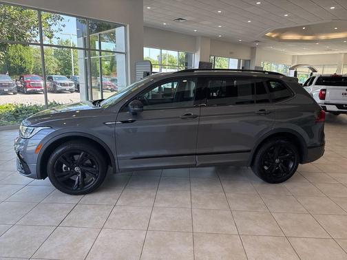 2023 Volkswagen Tiguan 2.0T SE R-Line Black 4MOTION