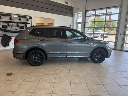 2023 Volkswagen Tiguan 2.0T SE R-Line Black 4MOTION