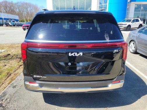 Aurora Black Pearl 2025 Kia Carnival SX