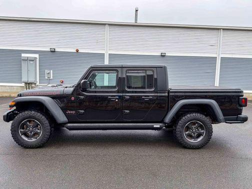 Black Clearcoat 2023 Jeep Gladiator Rubicon