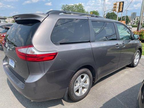 2017 Toyota Sienna LE