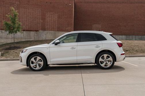 2022 Audi Q5 45 S line Premium Plus