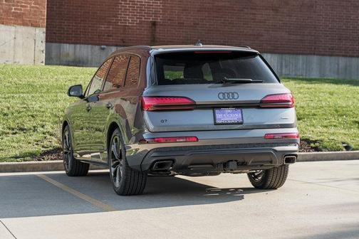 Samurai Gray Metallic 2026 Audi Q7 55 Premium Plus