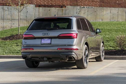 Samurai Gray Metallic 2026 Audi Q7 55 Premium Plus
