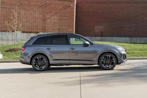 Samurai Gray Metallic 2026 Audi Q7 55 Premium Plus