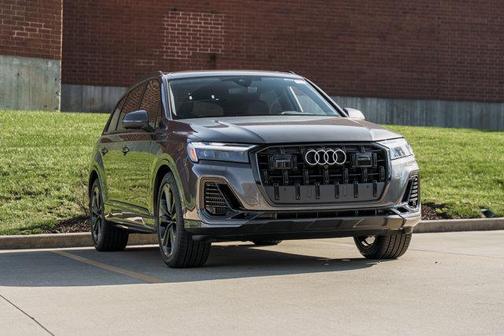 Samurai Gray Metallic 2026 Audi Q7 55 Premium Plus