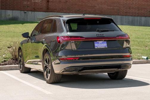 2022 Audi e-tron Premium Plus