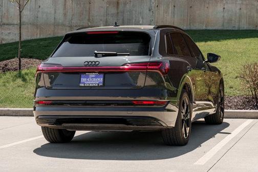 2022 Audi e-tron Premium Plus